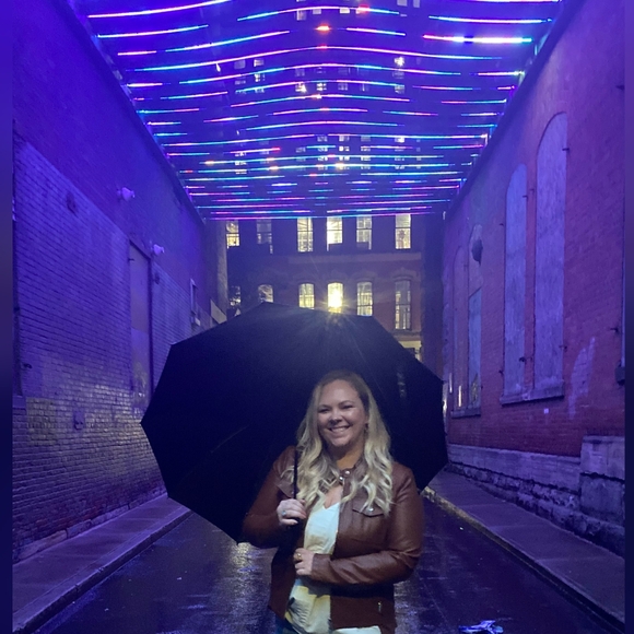 Meet your Posher, Rachel - Picture 2 of 2